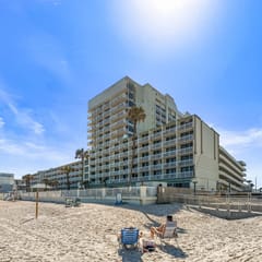 Daytona Beach Beachfront 1BR Condo w/ Pool, Jacuzzi