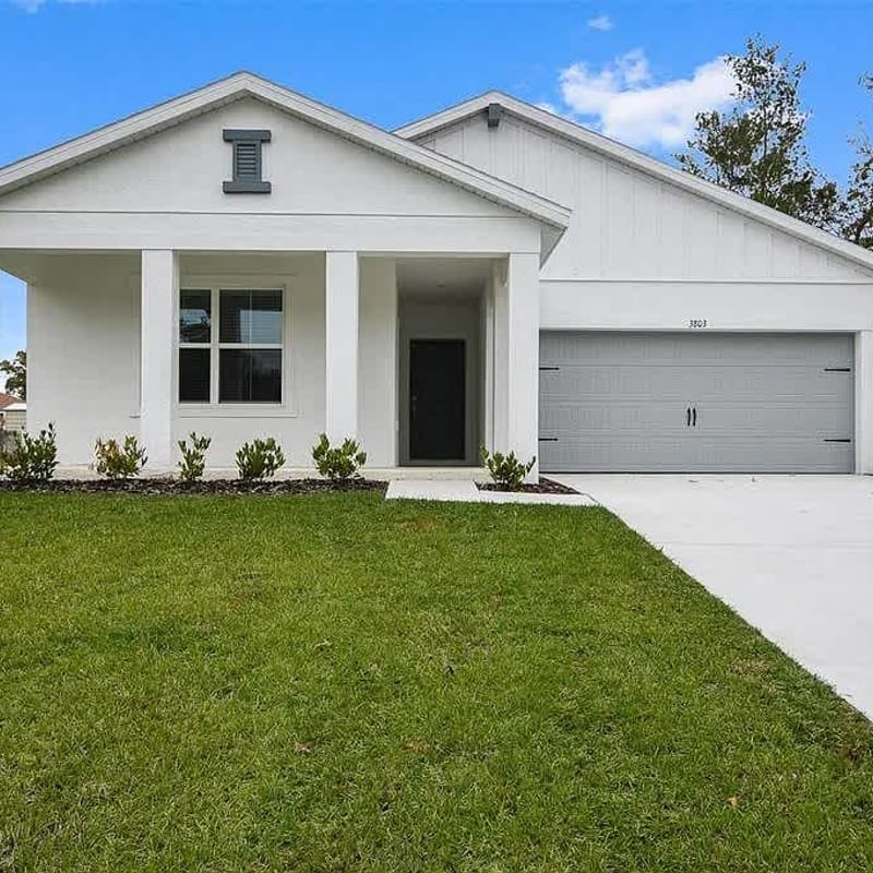 Spacious Modern Villa with Private Yard, Ocala
